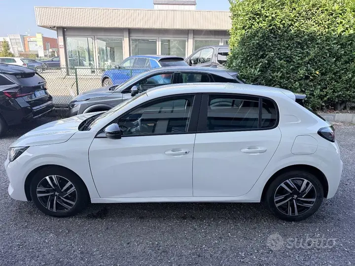 Peugeot 208 2023 photo 4