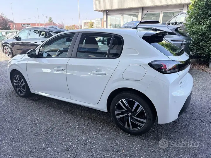 Peugeot 208 2023 photo 5