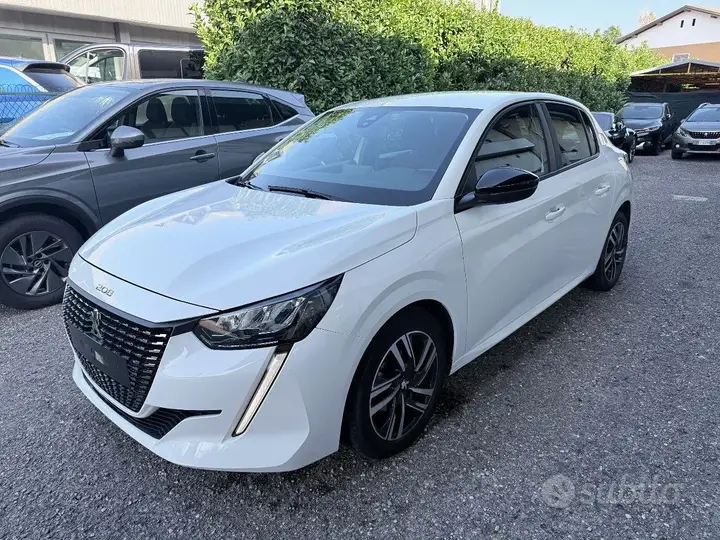Peugeot 208 2023 photo 3