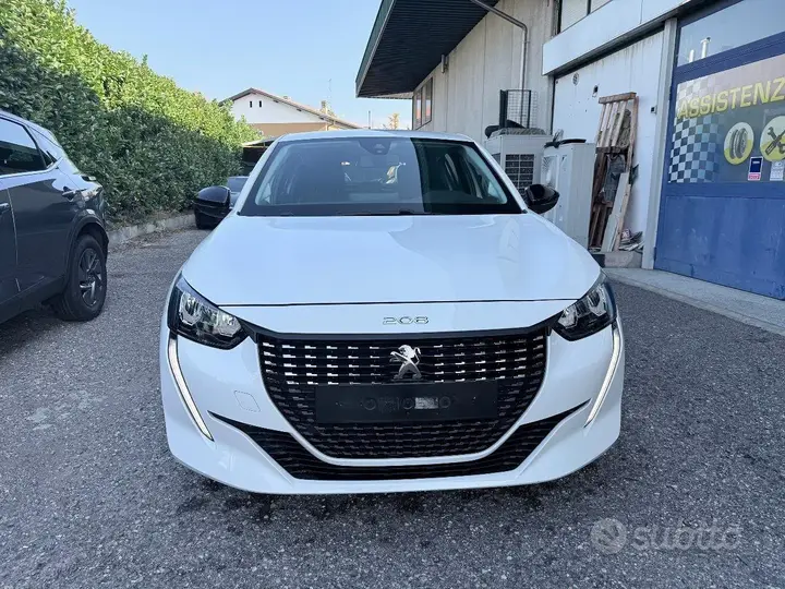 Peugeot 208 2023 photo 2