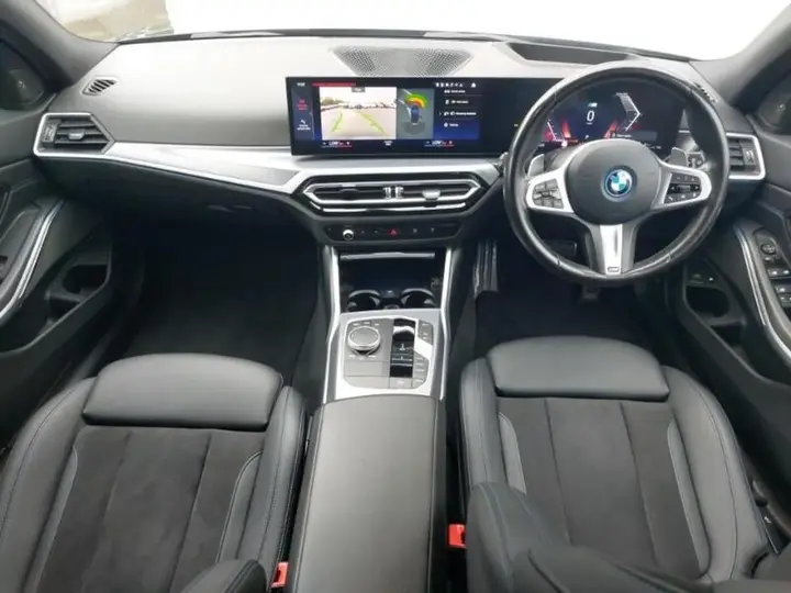 BMW 3 Series 2023 photo 3