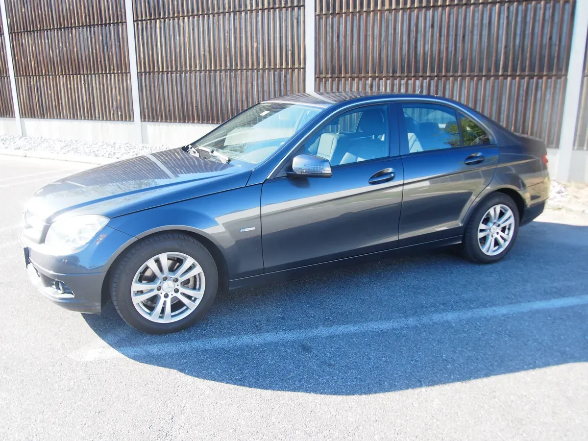 Mercedes-Benz C-Class 2011 photo 2
