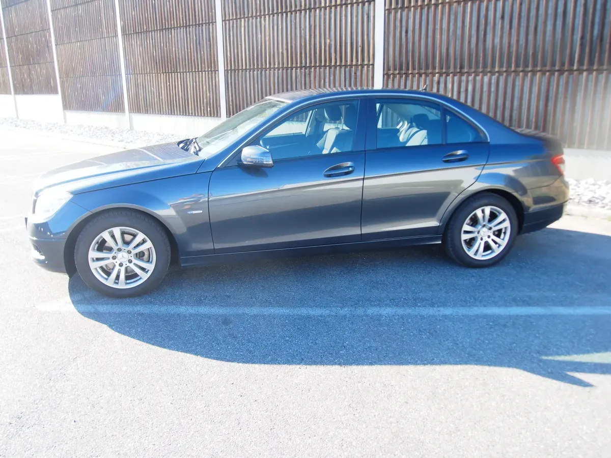 Mercedes-Benz C-Class 2011 photo 3