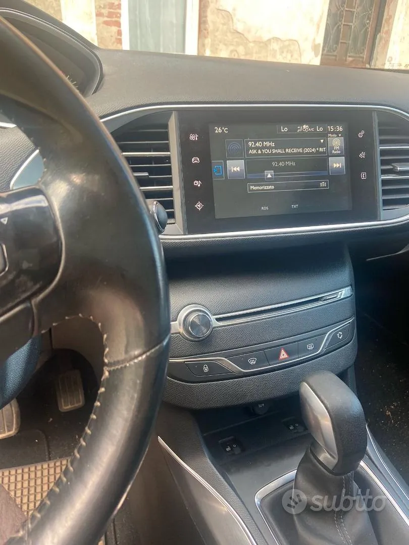 Peugeot 308 2015 photo 3