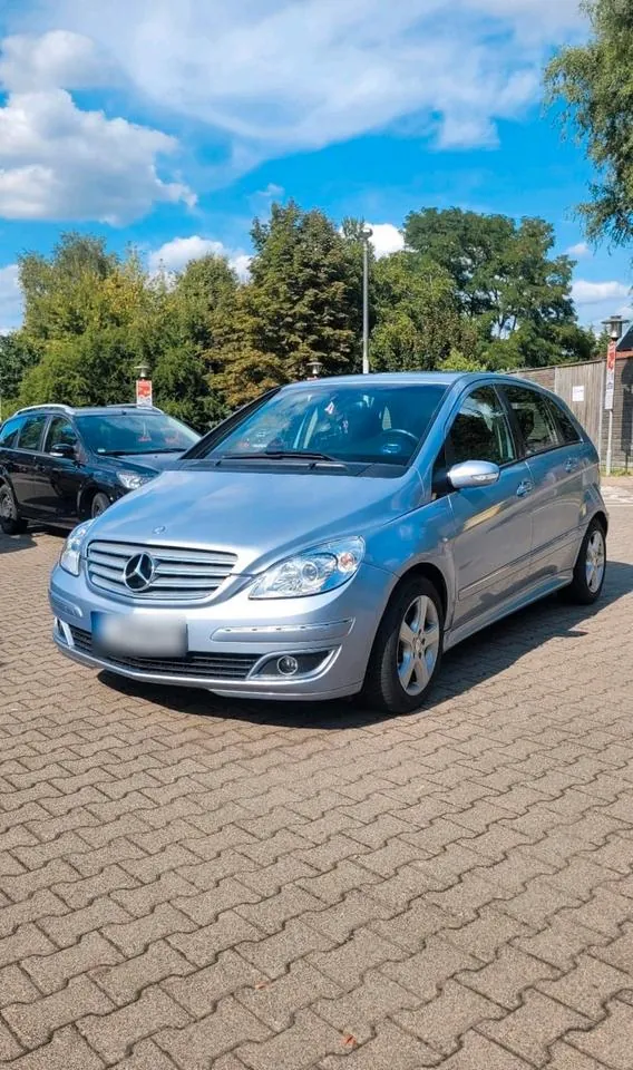 Mercedes-Benz B180