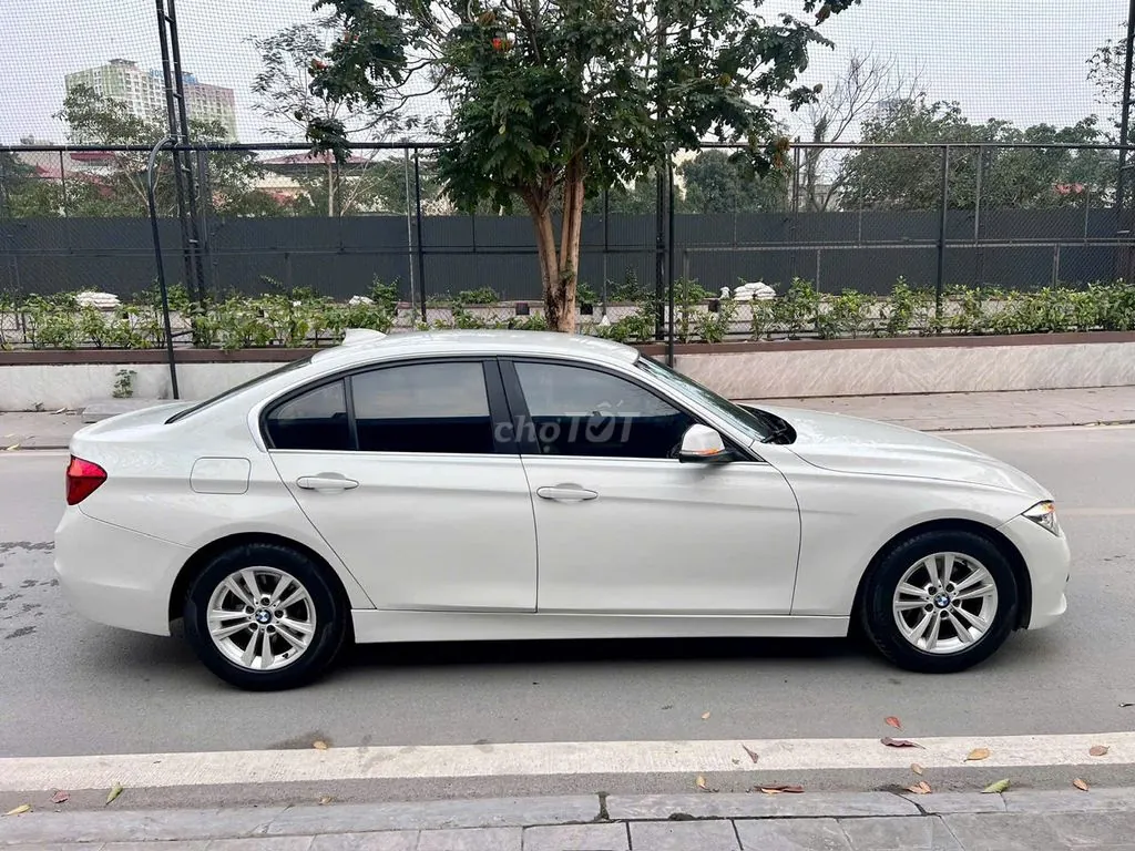 BMW 3 Series 2016 photo 2