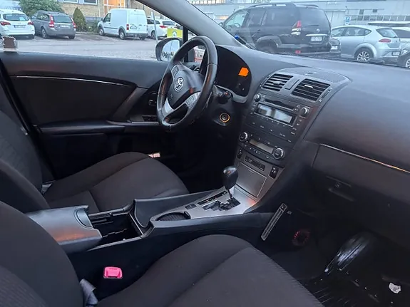Toyota Avensis 2010 photo 5