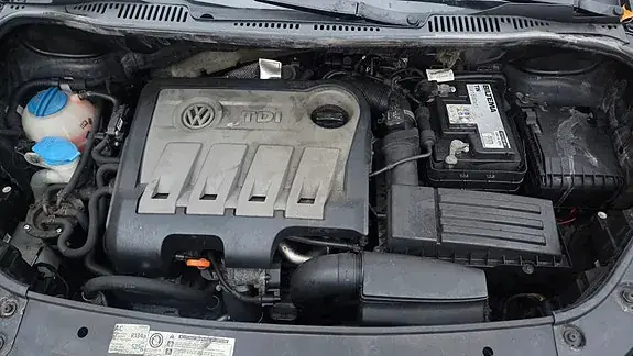 Volkswagen Touran 2011 photo 2