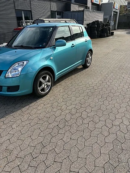 Suzuki Swift 2010 photo 3