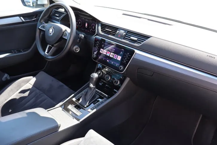 Skoda Superb 2019 photo 2