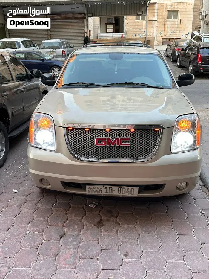 GMC Yukon 2010 photo 2
