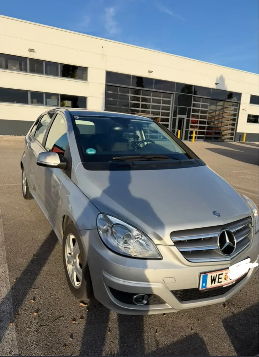 Mercedes-Benz B-Class 2011 photo 2
