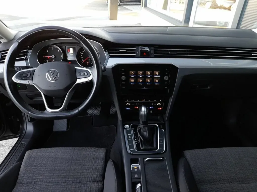 Volkswagen Passat 2022 photo 3