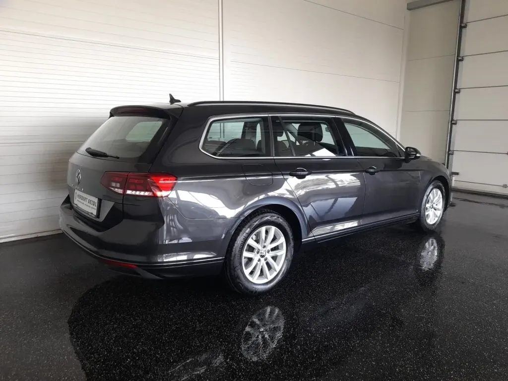 Volkswagen Passat 2022 photo 2