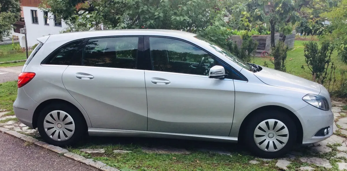 Mercedes-Benz B-Class 2013 photo 2