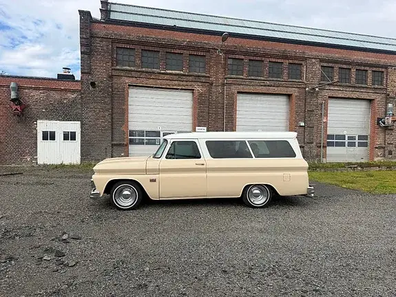 Chevrolet Suburban 1964 photo 3