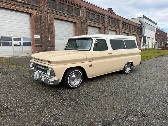 Chevrolet Suburban 1964 photo 2