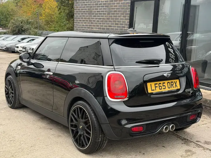 Mini Hatch 2015 photo 4