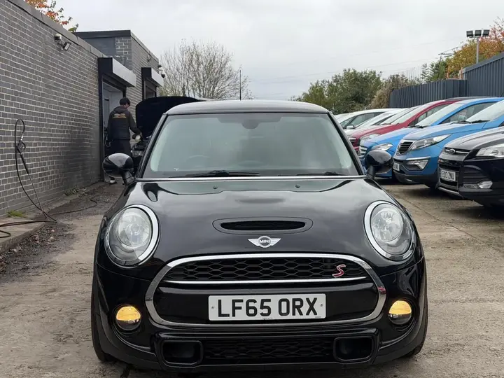 Mini Hatch 2015 photo 3