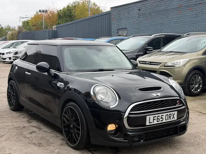 Mini Hatch 2015 photo 2