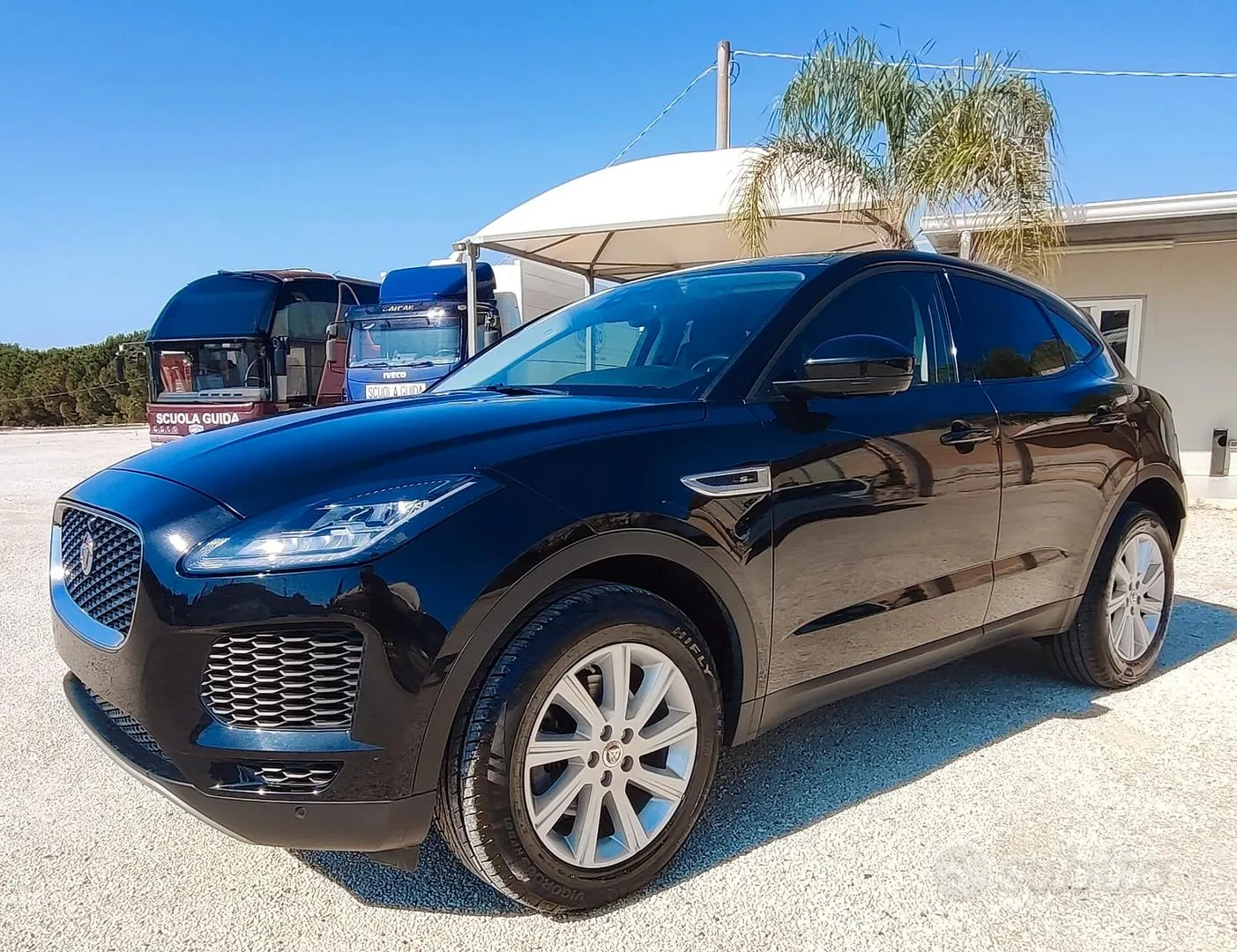 Jaguar E-Pace 2019 photo 4