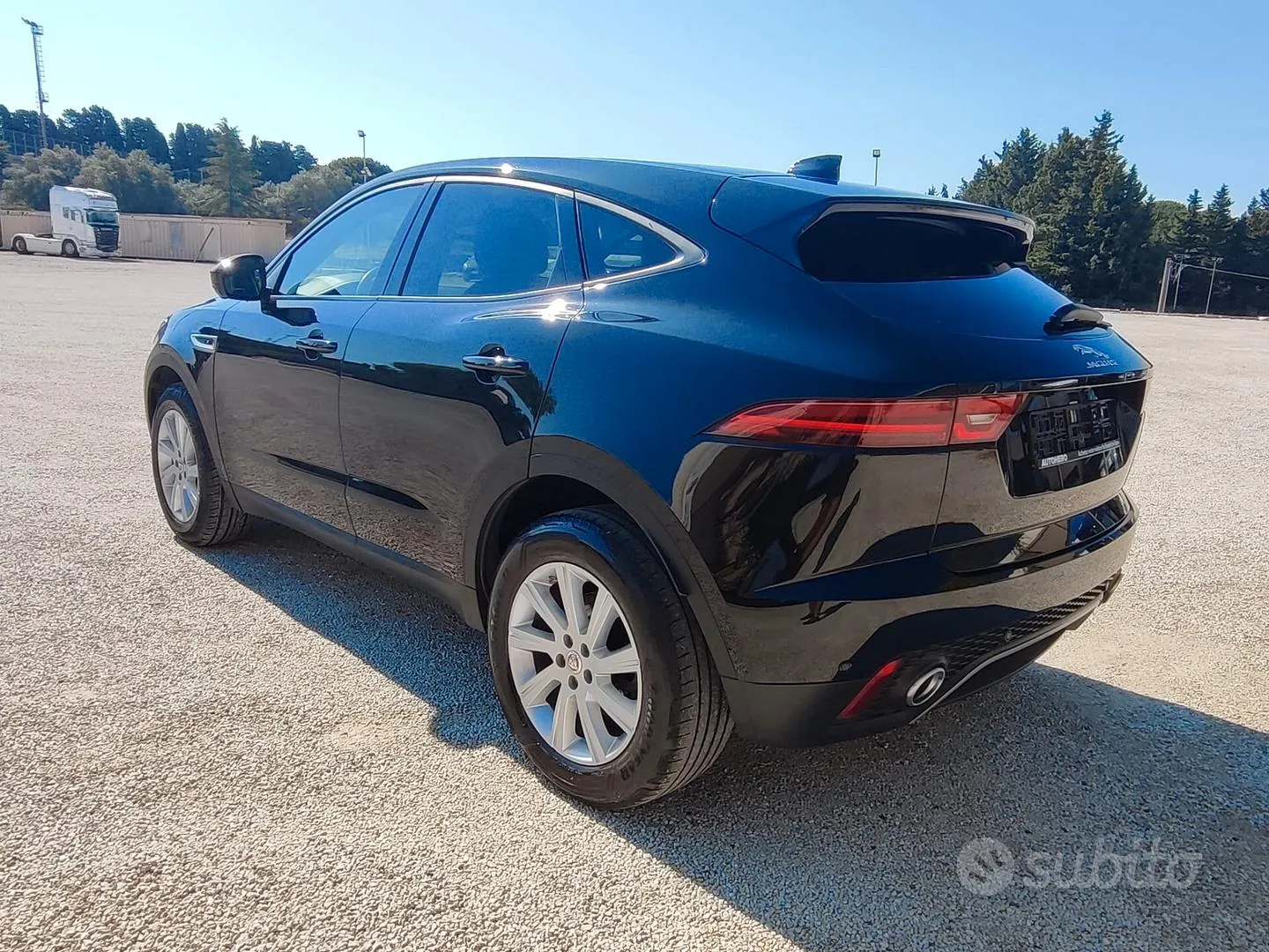 Jaguar E-Pace 2019 photo 3