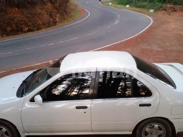 Nissan Sunny 1996 photo 2