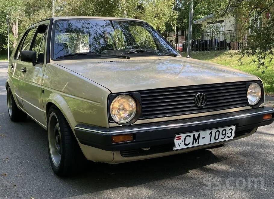 Volkswagen Golf 1985 photo 3
