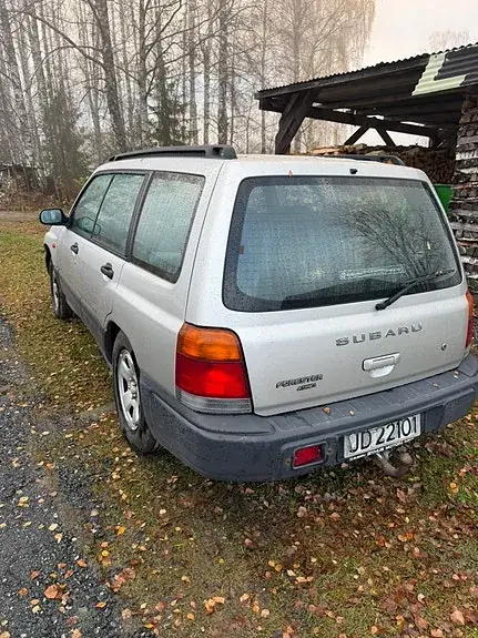 Subaru Forester 1999 photo 2