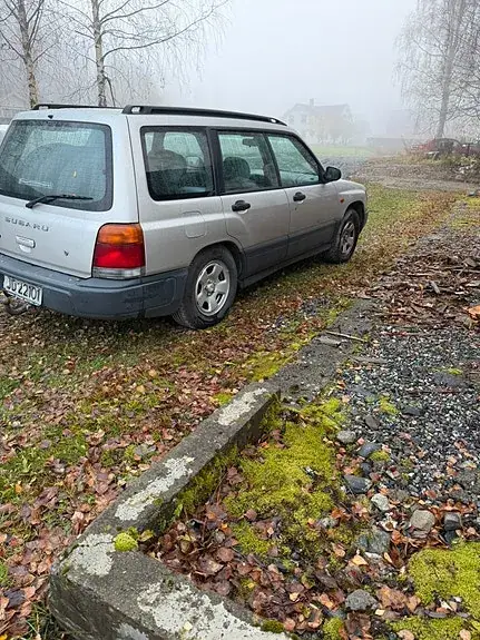 Subaru Forester 1999 photo 3