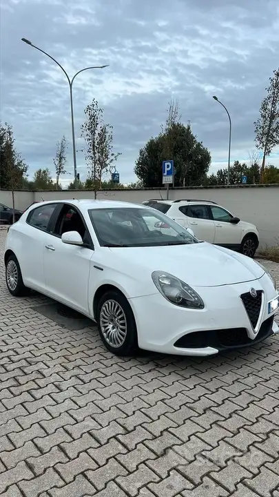 Alfa Romeo Giulietta 2016 photo 2
