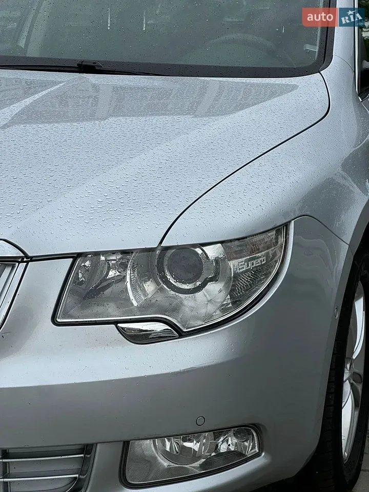 Skoda Superb 2012 photo 4