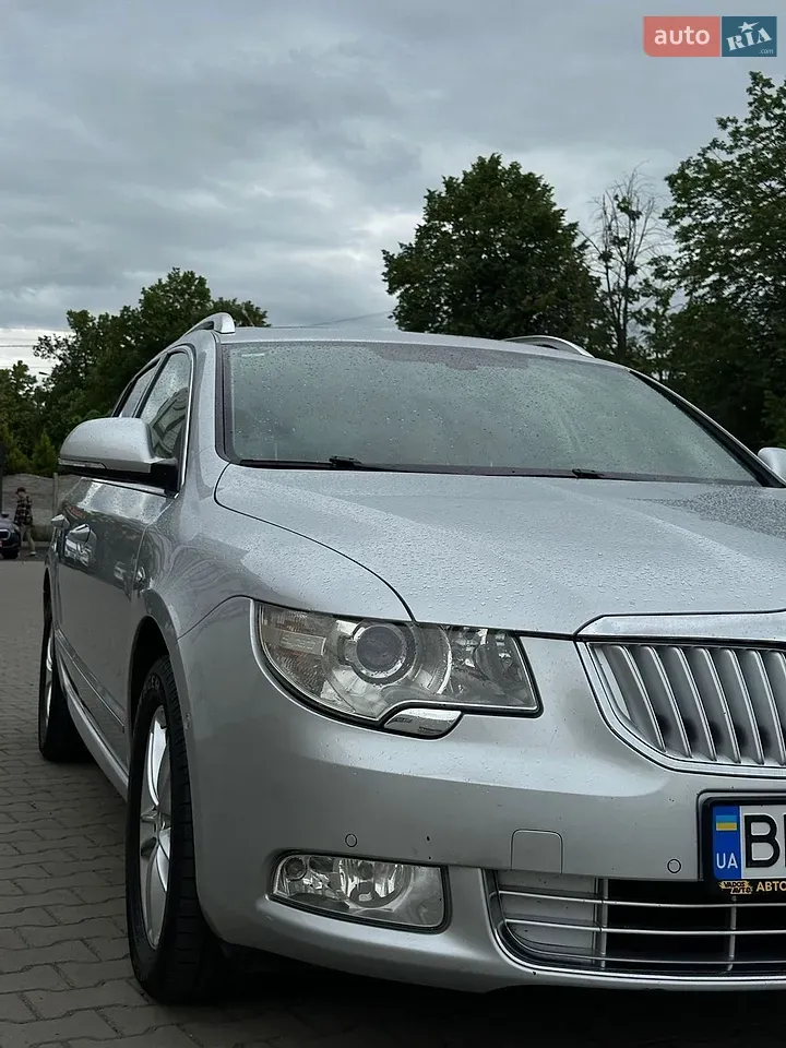 Skoda Superb 2012 photo 2