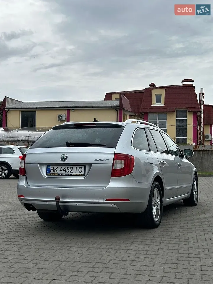 Skoda Superb 2012 photo 3