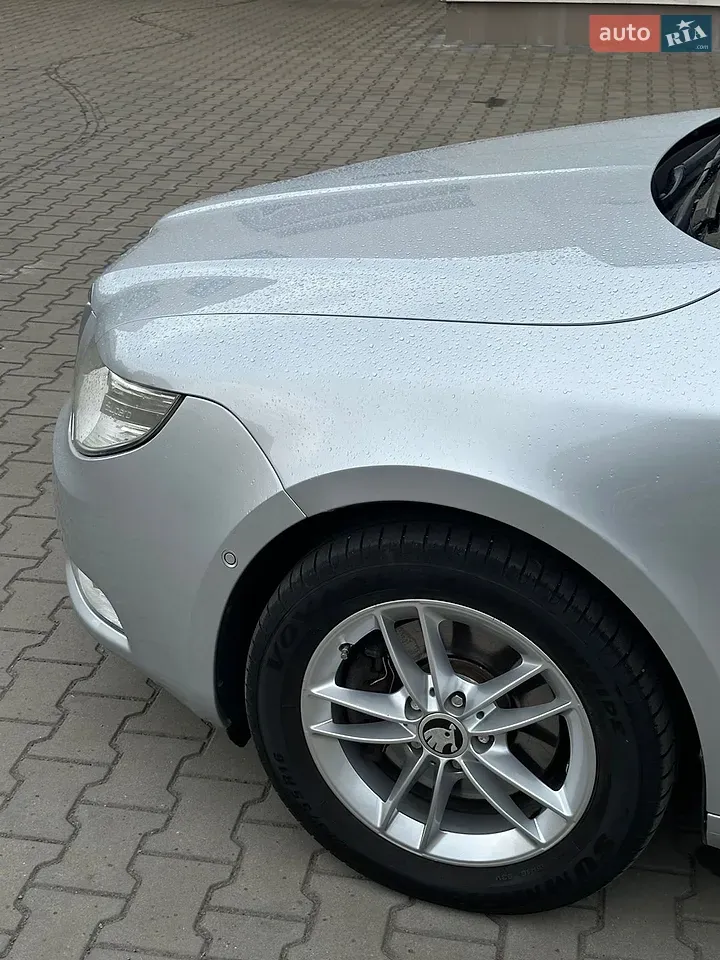 Skoda Superb 2012 photo 5
