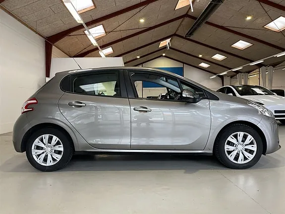 Peugeot 208 2013 photo 4