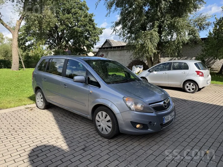 Opel Zafira 2011 photo 2