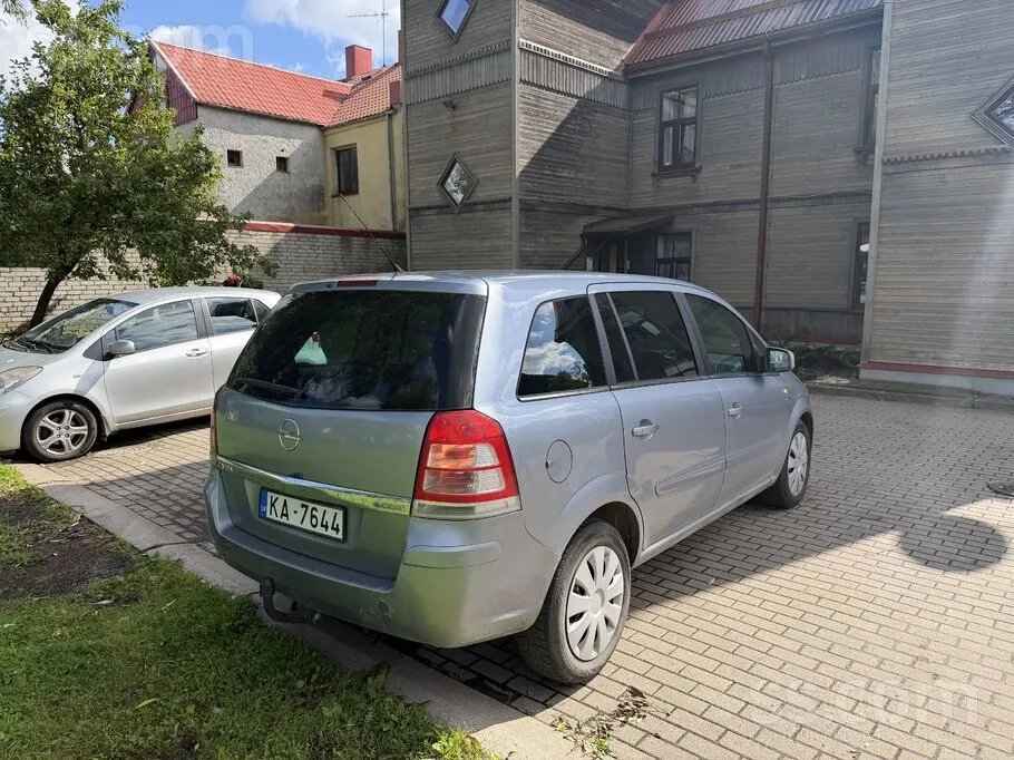Opel Zafira 2011 photo 3