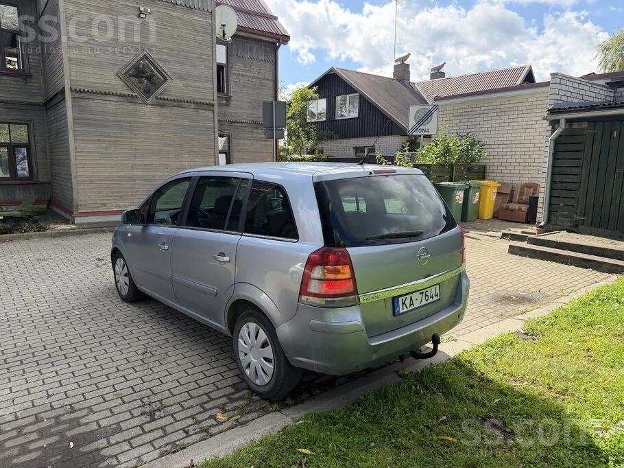 Opel Zafira 2011 photo 4