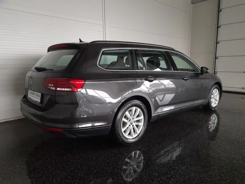 Volkswagen Passat 2022 photo 2