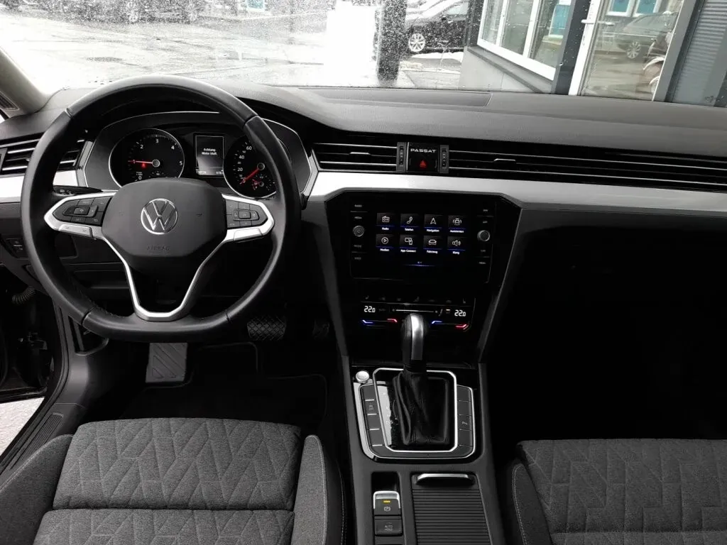 Volkswagen Passat 2022 photo 3