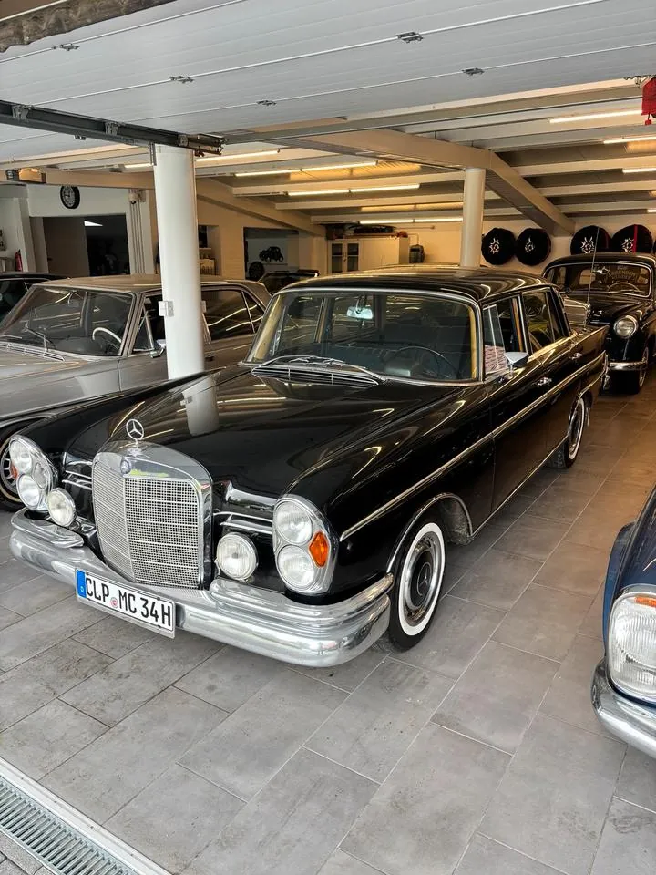 Mercedes-Benz W111