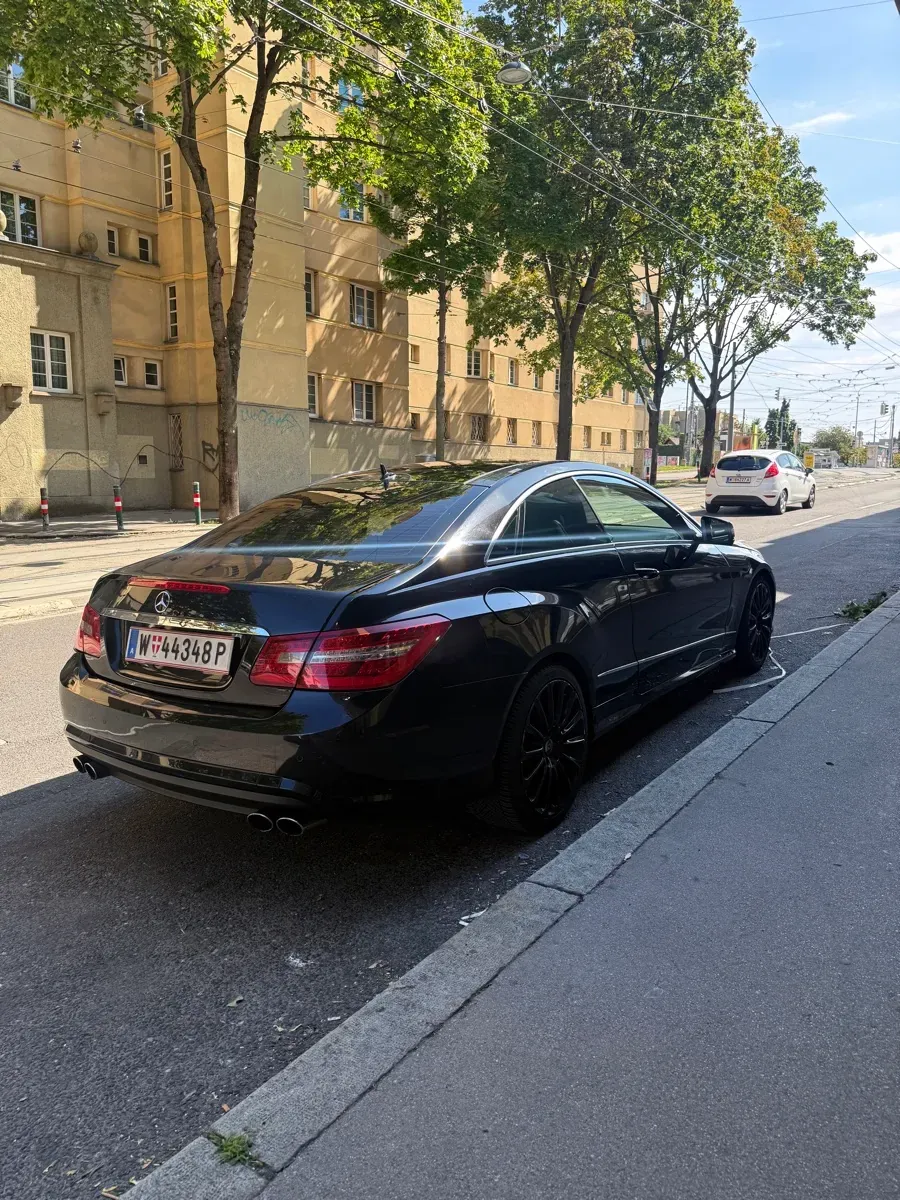 Mercedes-Benz E-Class 2010 photo 3