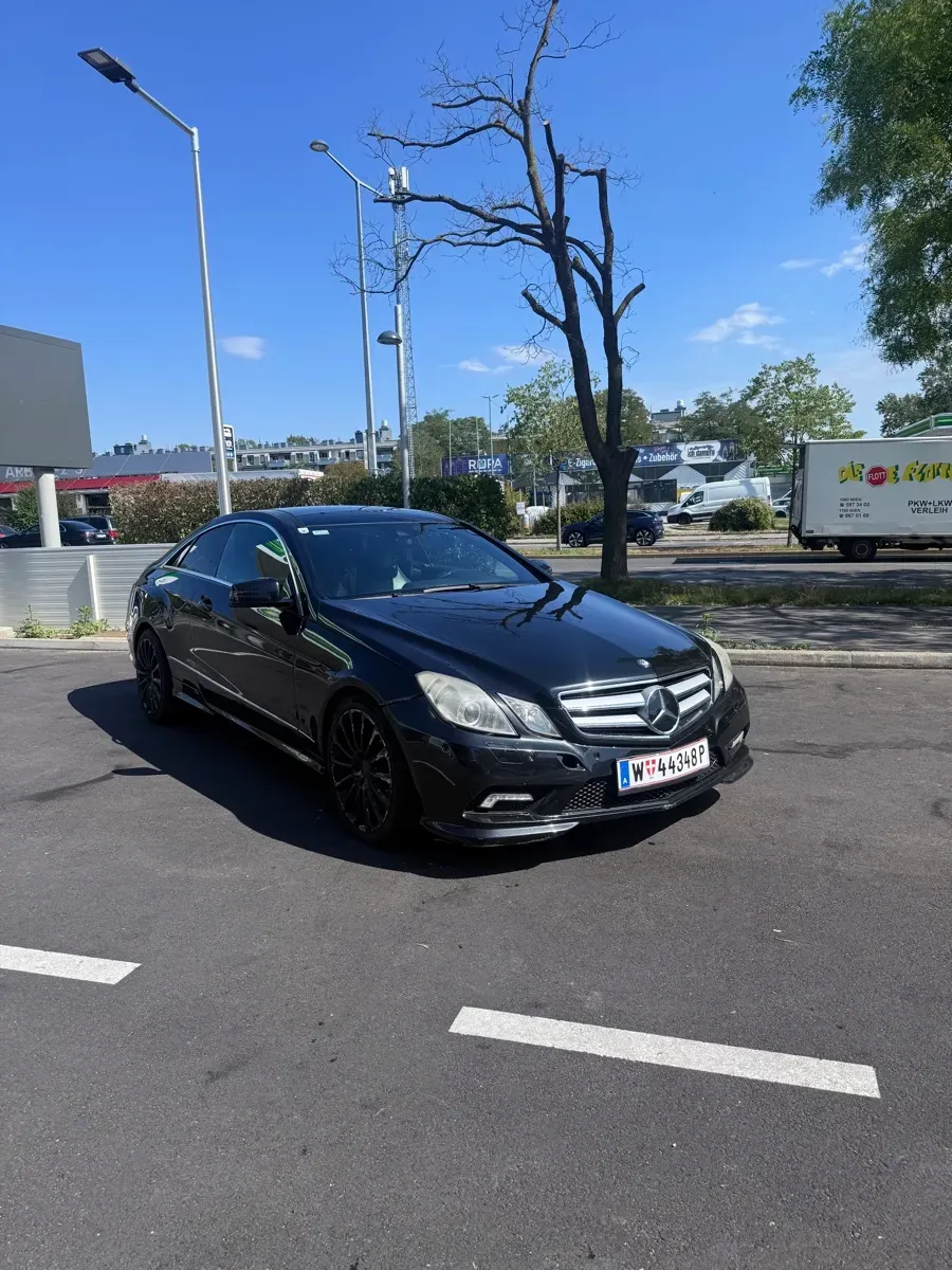 Mercedes-Benz E-Class 2010 photo 2