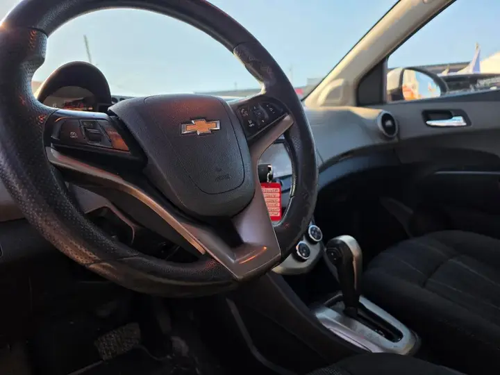 Chevrolet Sonic 2014 photo 3