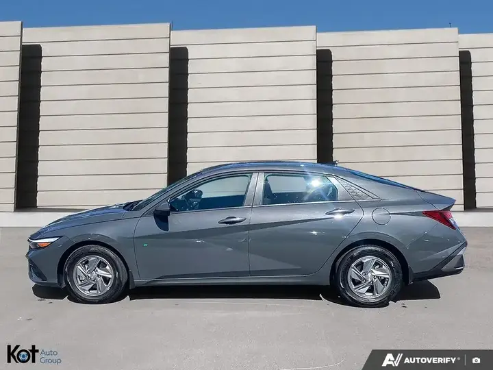 Hyundai Elantra 2025 photo 3