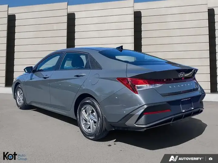 Hyundai Elantra 2025 photo 4