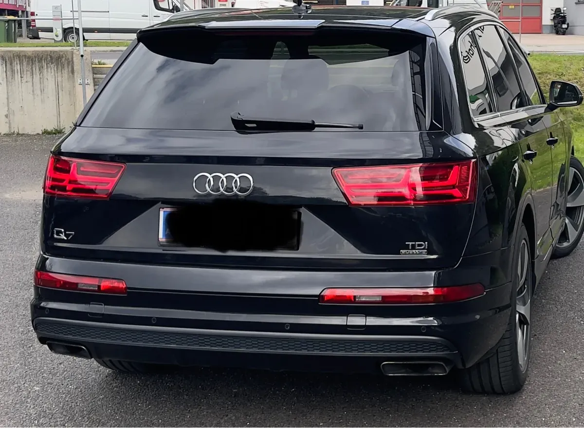 Audi Q7 2015 photo 2