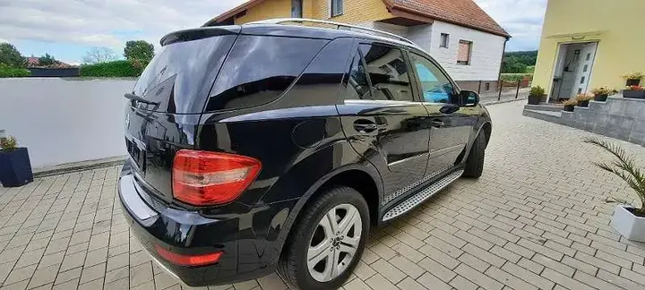 Mercedes-Benz M-Class 2010 photo 3