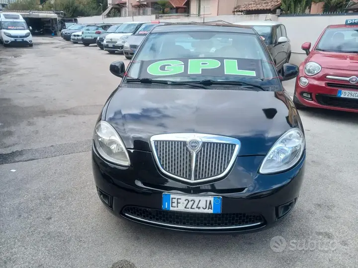 Lancia Ypsilon